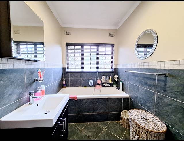 4 BEDROOM HOUSE FOR SALE IN BLUFF